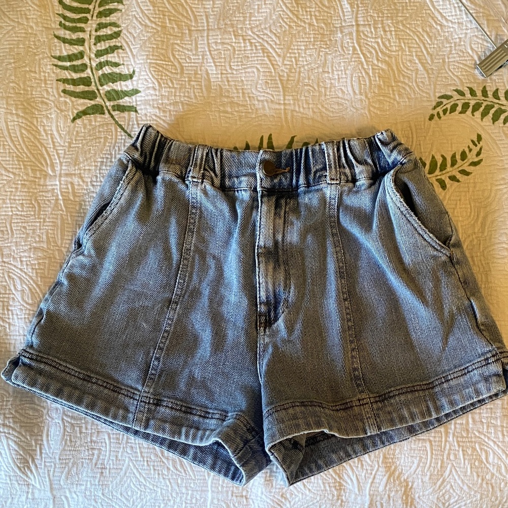 Southern Shirt Company elastic waist button jean shorts